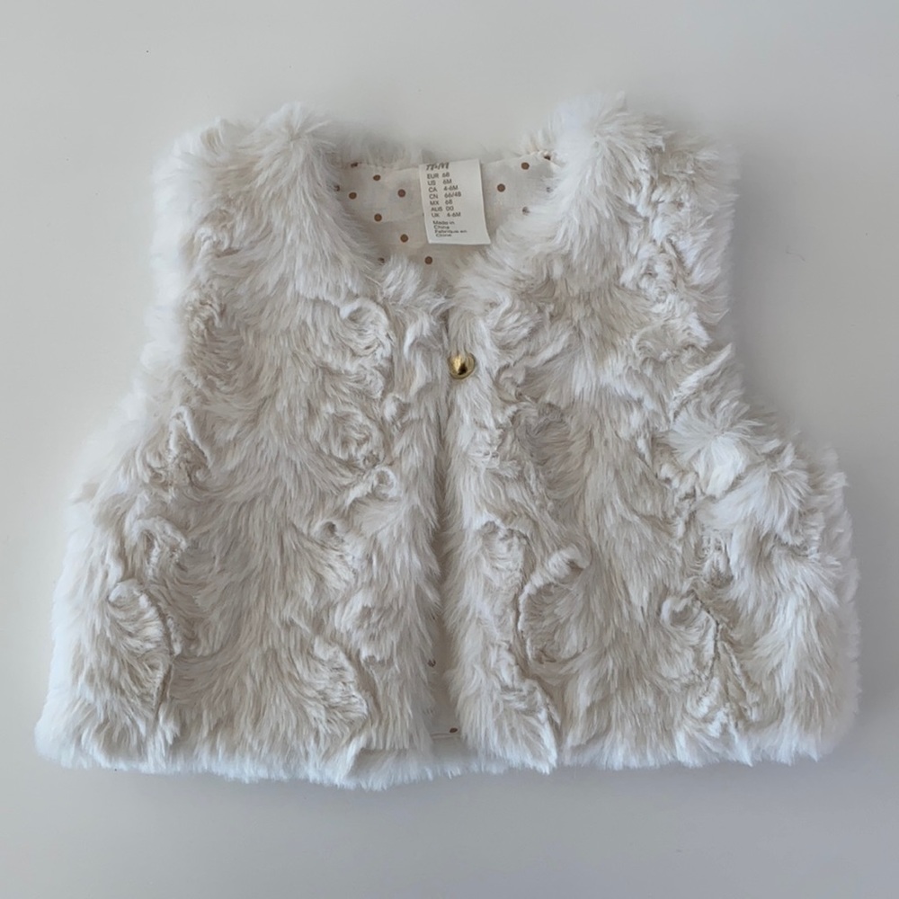 H&M white fur vest size 6 months with gold button and polkadot lining
